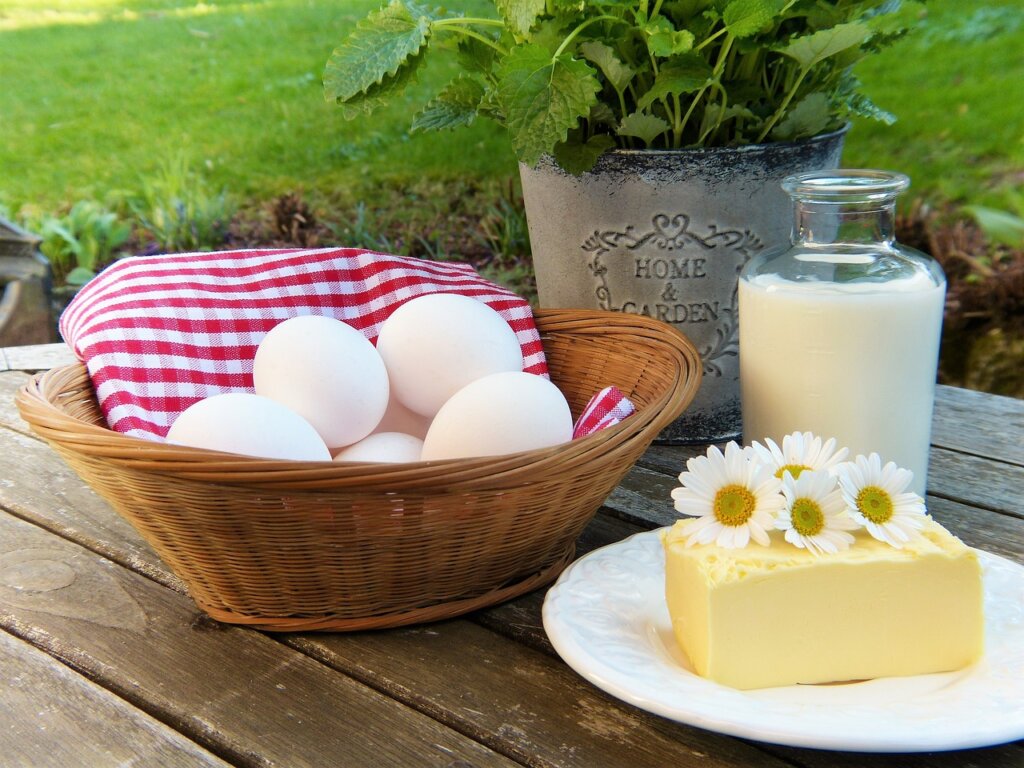 eggs, milk, butter-2191991.jpg